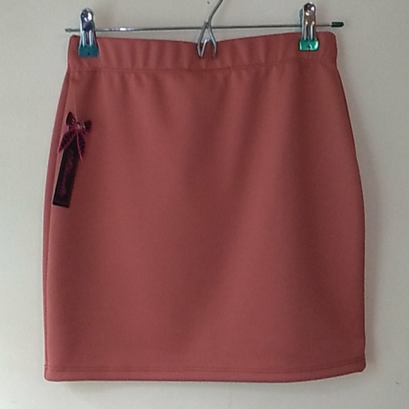 Pink salmon colored skirt - Picture 1 of 3